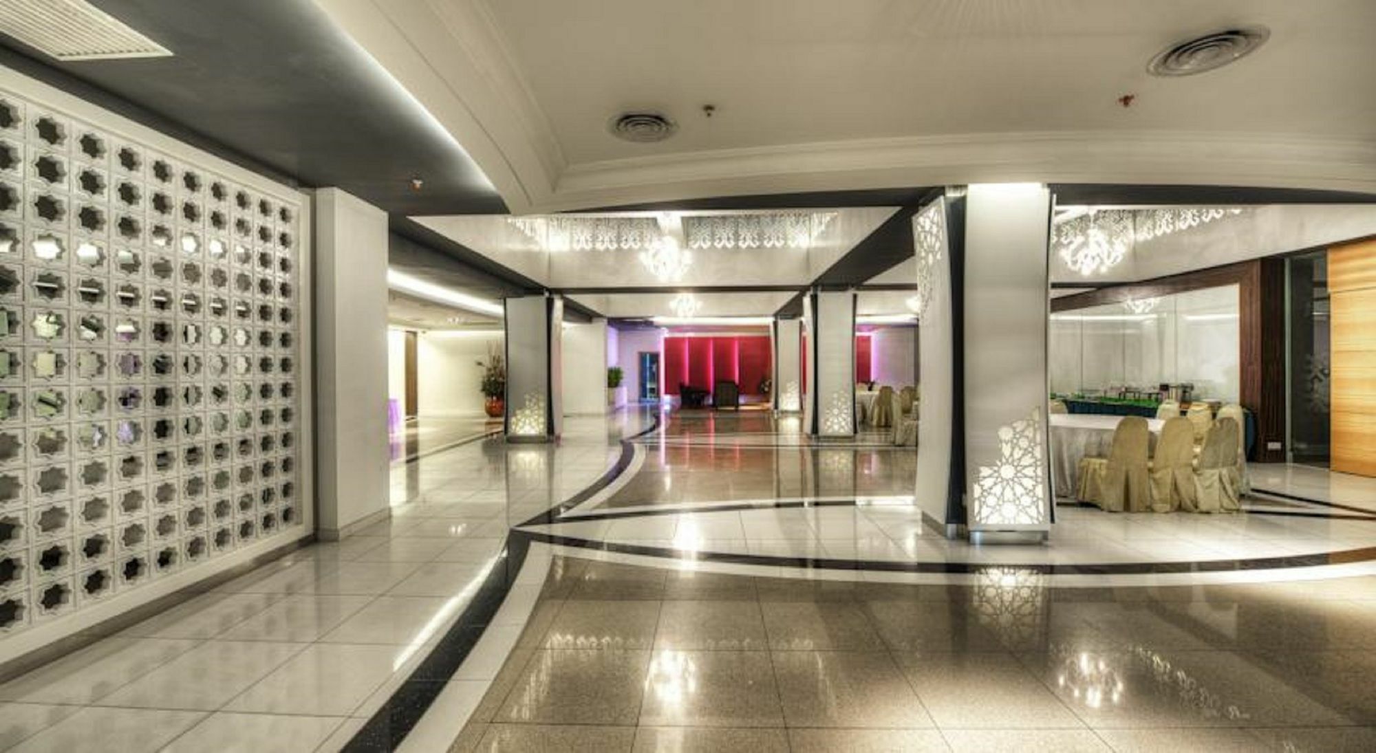 Raia Hotel Kota Kinabalu Exteriör bild